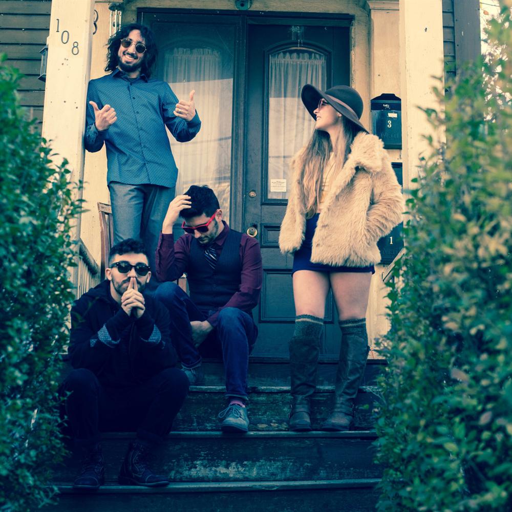 Liz Bills and Jesse Cohen of Analog Heart – Common Spaces Pop-up Concert