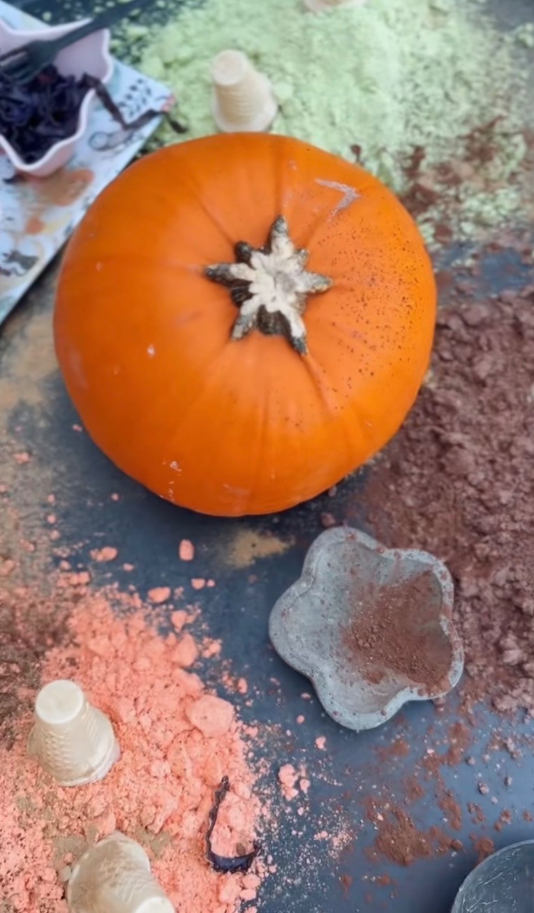 Gumtreekids messy play - Halloween