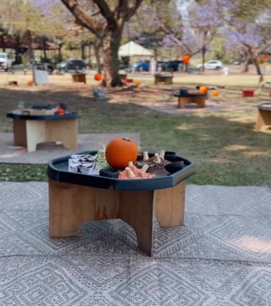Gumtreekids messy play - Halloween