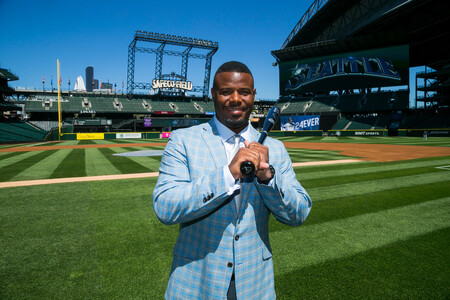 Ken Griffey Jr. named Sports Legend of the Year!