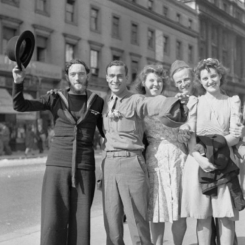 Overfed, Overpaid, Oversexed—Over there: Yanks in Britain in World War II