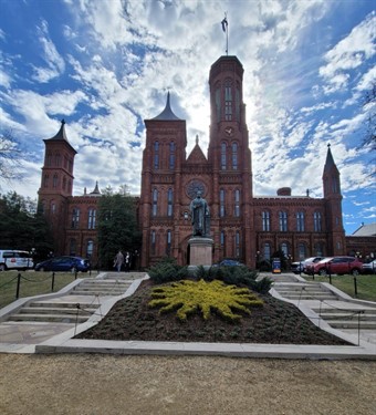 Visiting with Groups  Smithsonian Institution