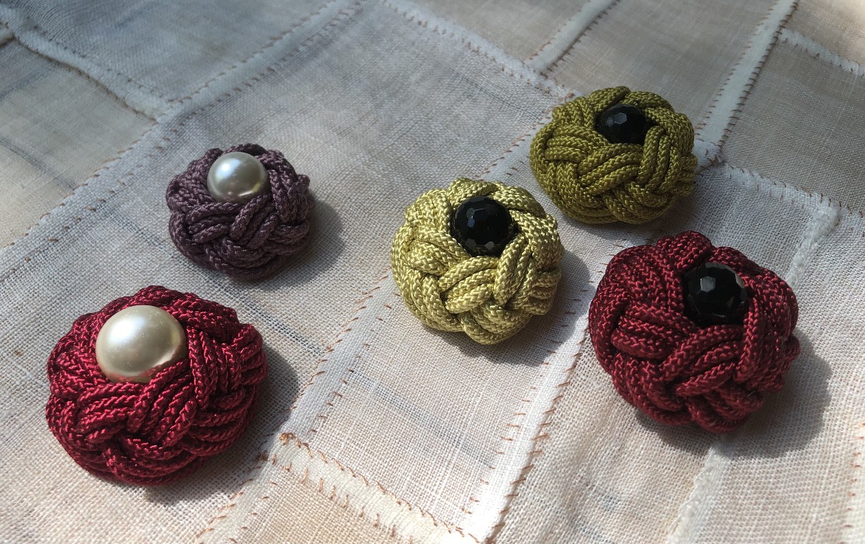 Workshop | Making Maedeup Brooches: Decorative Korean Knotting with Karen Ahn Event Image