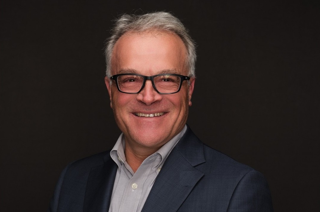 Portrait of distinguished alumni speaker Ken Savin