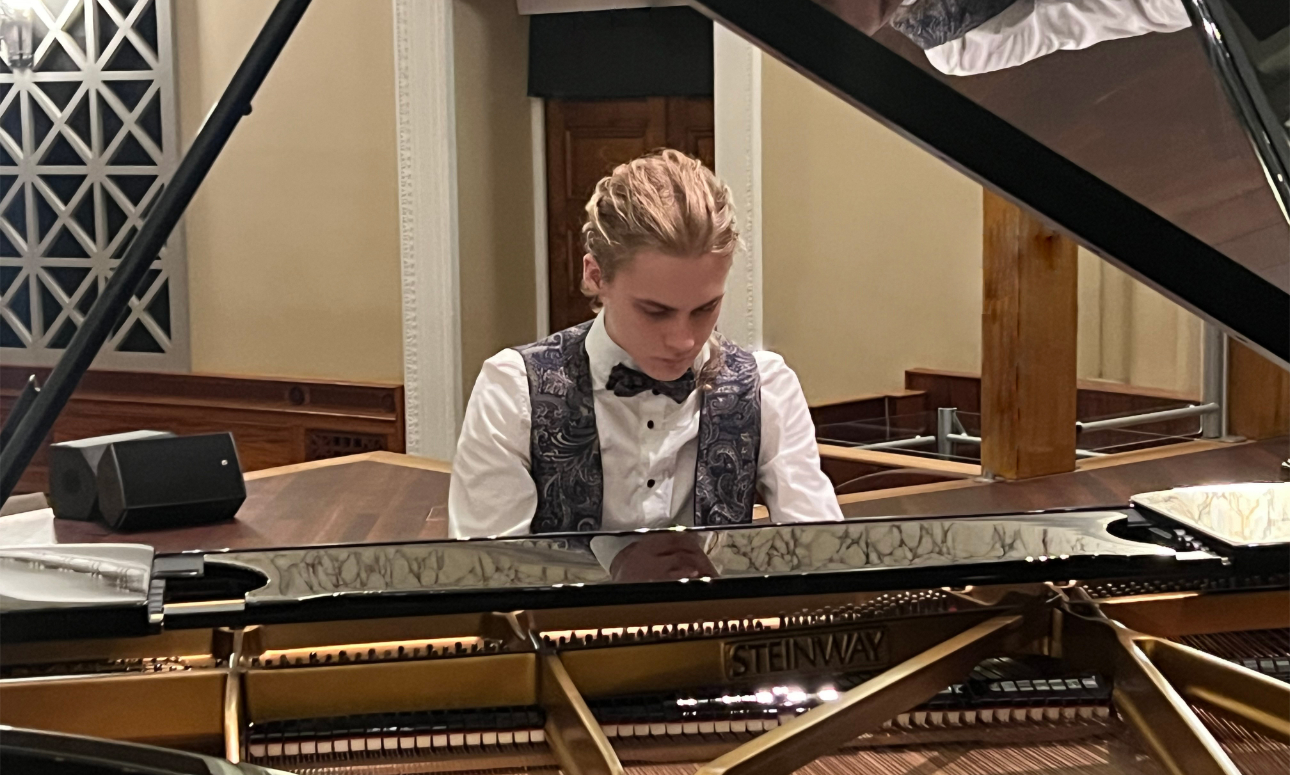 Lord Mayor's City Hall Concerts - Artemii Safonov