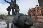 A Soviet monument to a friendship between Ukrainian and Russian nations during its demolition