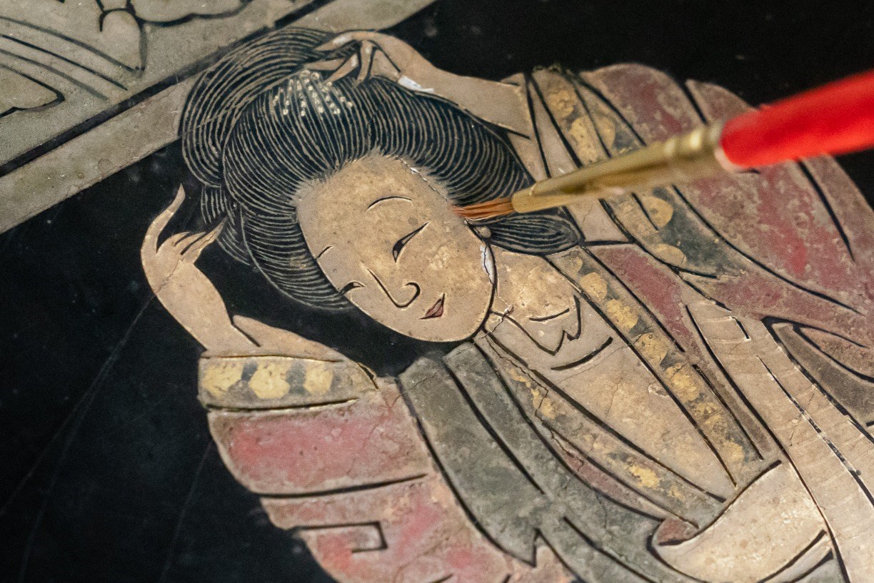 Sneak Peek—Under the Microscope: Conserving a Chinese Lacquer Screen Event Image
