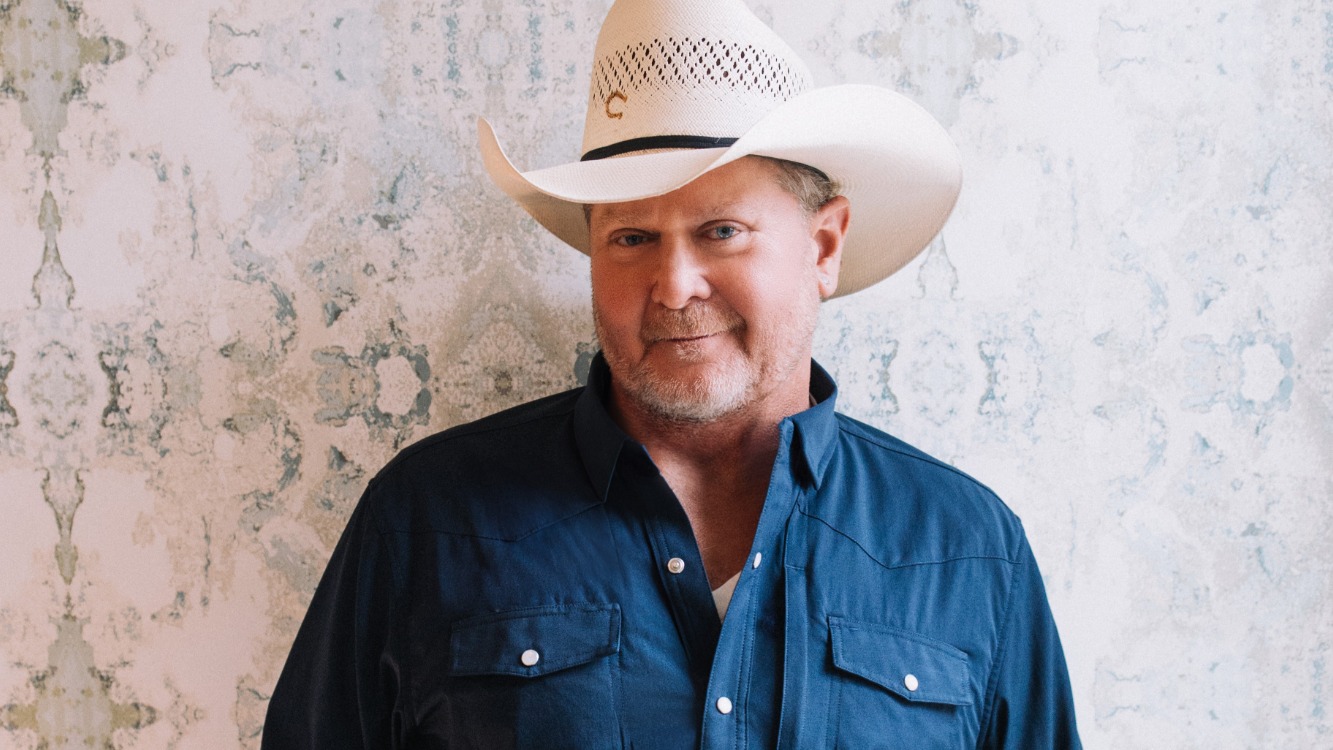 Country Music Artist Tracy Lawrence in denim shirt and straw hat