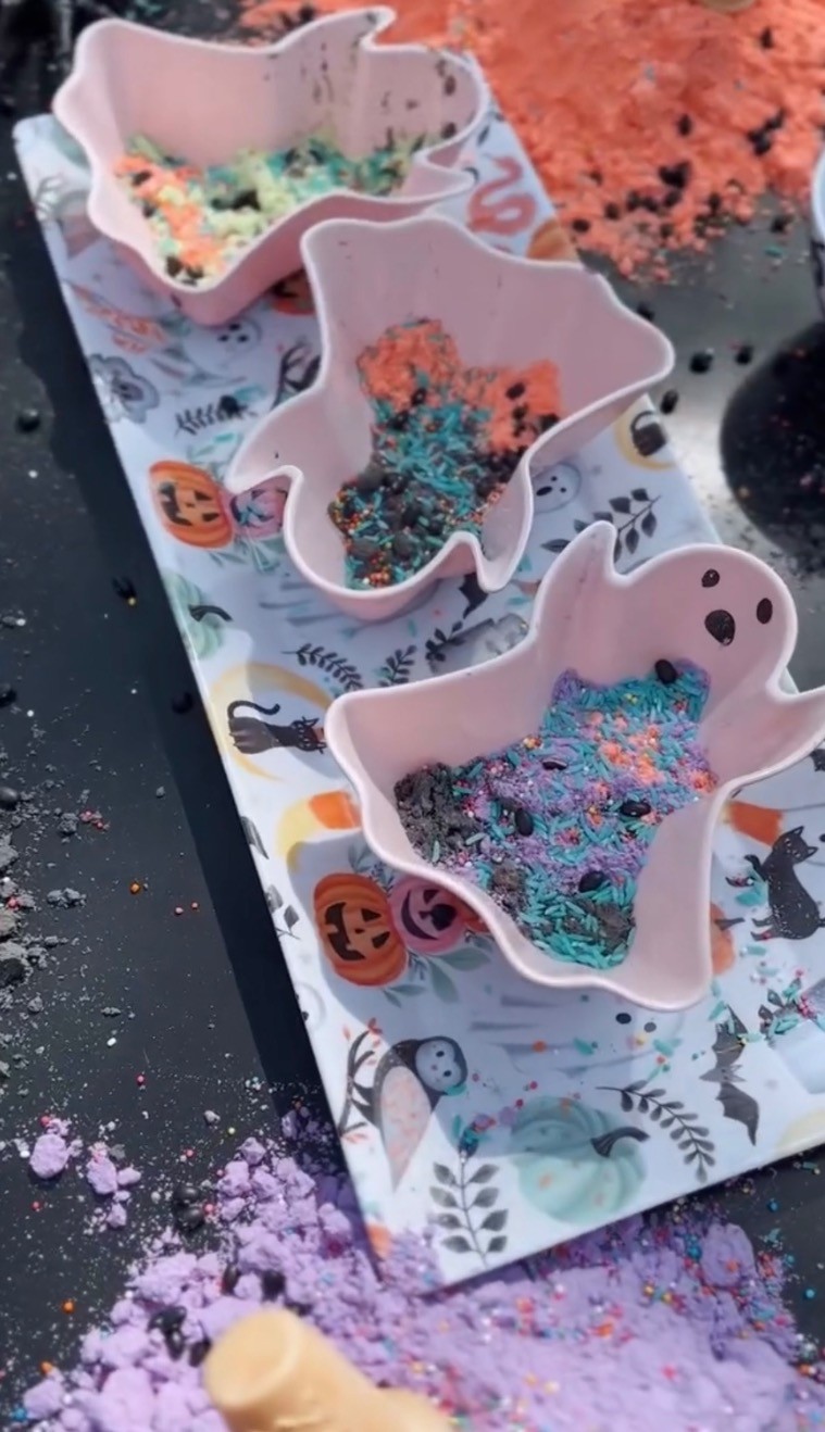 Gumtreekids messy play - Halloween