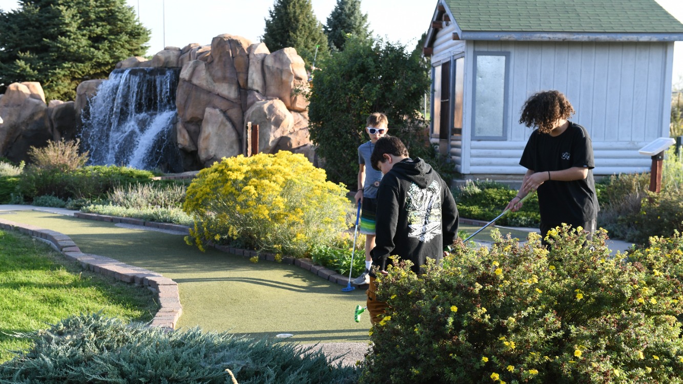 Teens playing mini golf during the Family FunPlex Teen Night Out